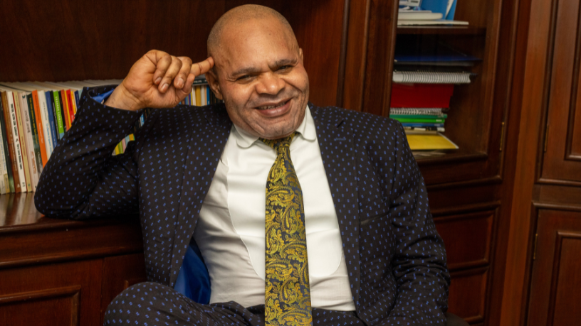 Lawrence Aseba Tipo analisa estratégias de gestão hospitalar que minimizam desperdícios e maximizam a eficiência financeira no SUS.