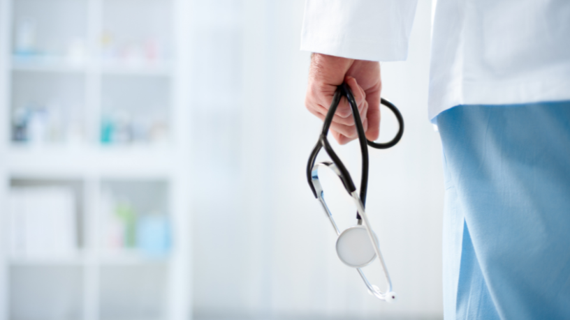 Lawrence Aseba Tipo explora como uma gestão hospitalar eficiente pode otimizar recursos e reduzir custos no SUS, promovendo qualidade no atendimento.