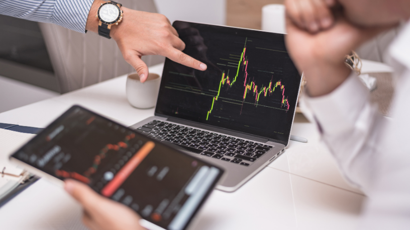Antes de investir, saiba com Rodrigo Balassiano como avaliar a governança de um fundo por meio de critérios como independência, compliance e histórico dos gestores.