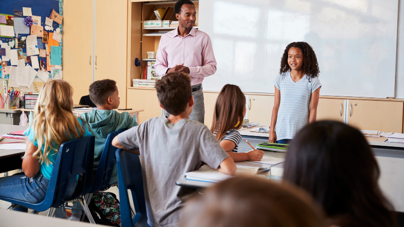 A verdadeira interdisciplinaridade, analisada por Sérgio Bento De Araújo, nasce de práticas colaborativas que unem docentes, avaliação conjunta e aprendizagem significativa.