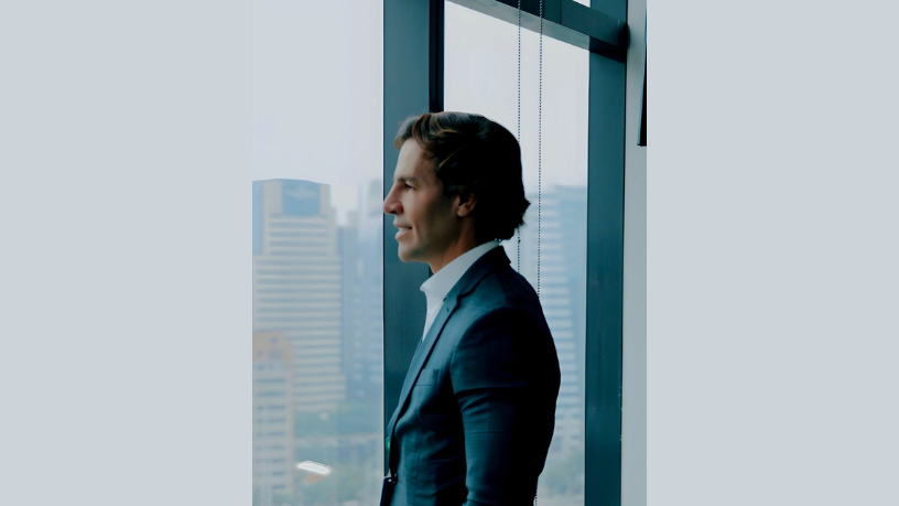 Por que empresas precisam aprender a pensar entre as tarefas, segundo Ian dos Anjos Cunha: porque as maiores inovações nascem no espaço entre a ação e a reflexão.