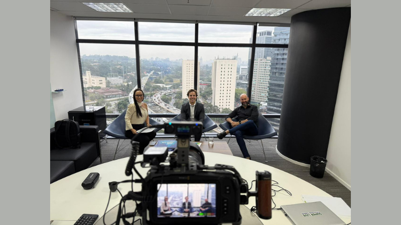 Ian dos Anjos Cunha mostra por que pensar entre as tarefas é hoje o diferencial competitivo capaz de transformar pressa em inteligência estratégica.