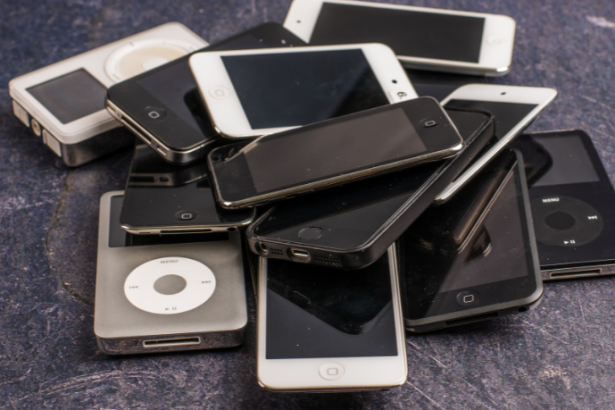 Operação fiscaliza celulares irregulares e acende alerta para quem compra aparelhos no Brasil